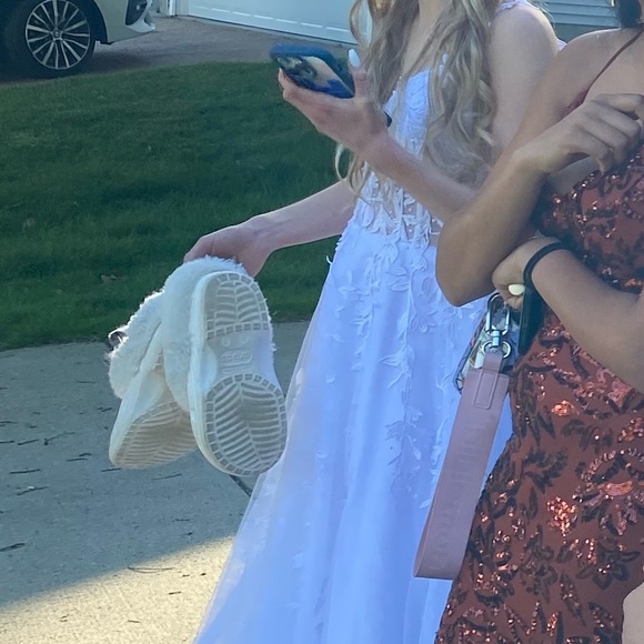 WHITE CORSET PROM DRESS - Picture 2 of 5